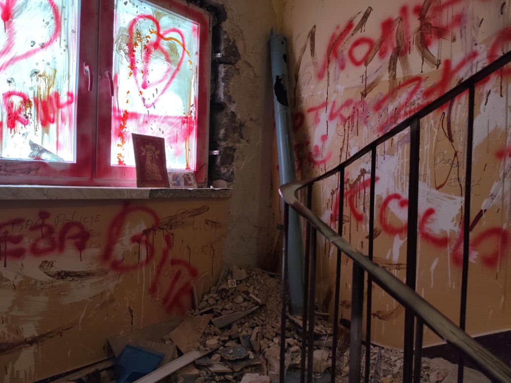 Zdemolował klatkę schodową na osiedlu Kalinowym
