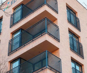 Uwagę zwracają dziś takie adresy jak ul. Dębowa 1 w Łodzi. To tam powstały Apartamenty Dębowa - inwestycja zlokalizowana w centrum Łodzi, w sąsiedztwie alei stuletnich dębów