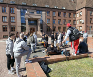 Studenci gorzowskiego AWF ogolili się na pochybel rakowi