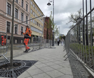 Nowe oblicze placu Wolności. Kwiaciarnie już zamontowane, koniec prac coraz bliżej