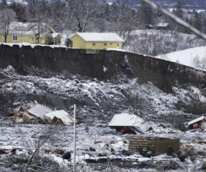 Kataklizm w Norwegii! Osunęła się ziemia, auto na krawędzi przepaści