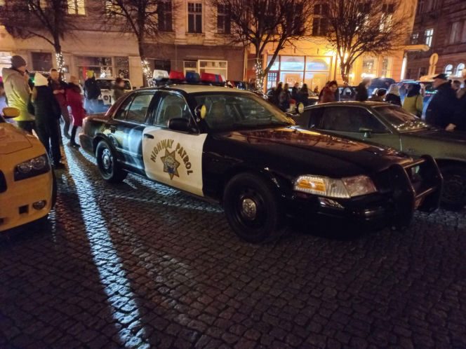 Świąteczny Zlot Amerykańskich Samochodów na Rynku w Lesznie