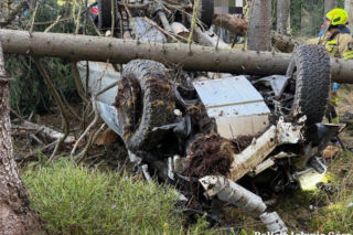 Terenówkę z trojgiem dzieci przygniotły dwa drzewa! Makabryczny wypadek pod Szklarską Porębą [ZDJĘCIA]