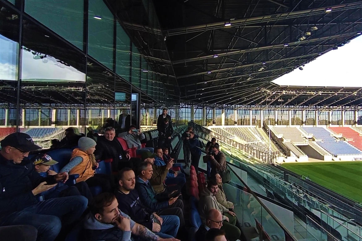 Spacery po nowym szczecińskim stadionie przyciągnęły wielu chętnych