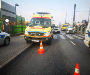 Poranny wypadek na ul. Fordońskiej w Bydgoszczy. Jedna osoba trafiła do szpitala [ZDJĘCIA]