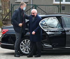 Nowe okulary Wałęsy