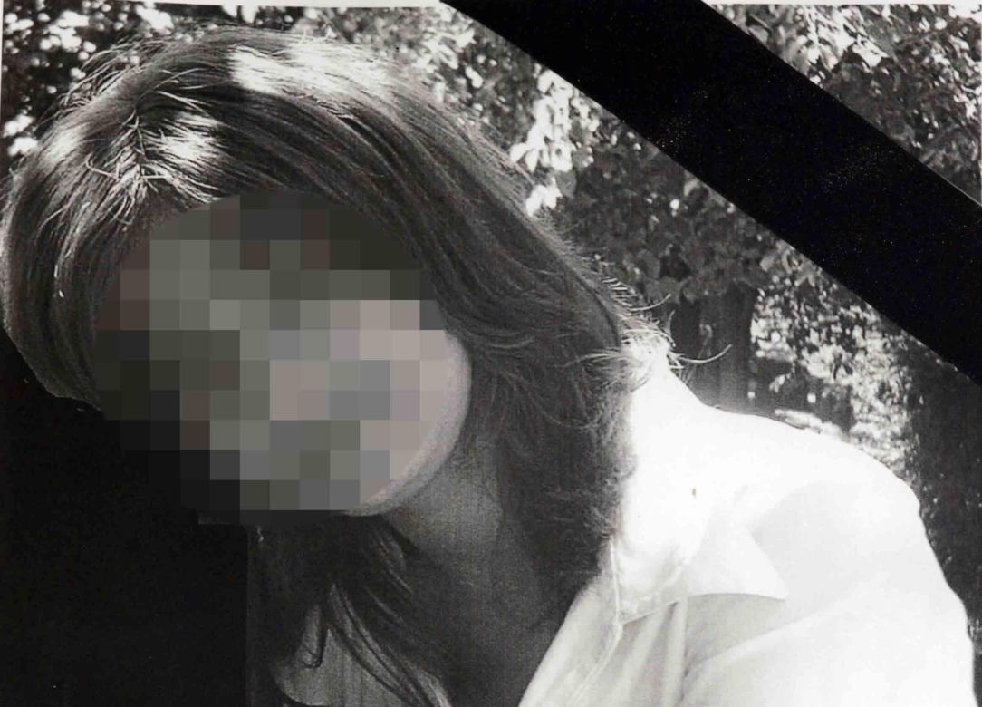 Jedną ręką podawał kwiaty, drugą zadźgał ukochaną. Daria zginęła na schodach szkoły