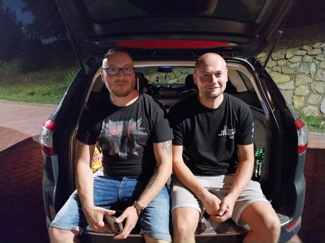 Pierwsze kino samochodowe nad zalewem w Brodach. Był popcorn i duża frekwencja