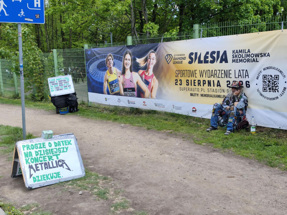 Długie kolejki i tłum fanów przed koncertem Metaliki