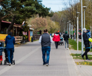 Nadmorskie spacery znów legalne, ale...o tym warto pamiętać