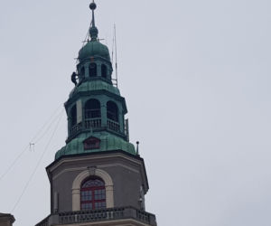Alpiniści na ratuszu w Olsztynie