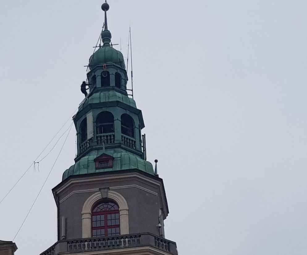 Alpiniści na ratuszu w Olsztynie