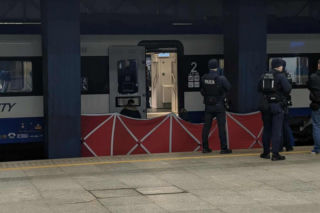 Najpierw metro, teraz Dworzec Centralny. Pociągi opóźnione. Dramatyczny wypadek