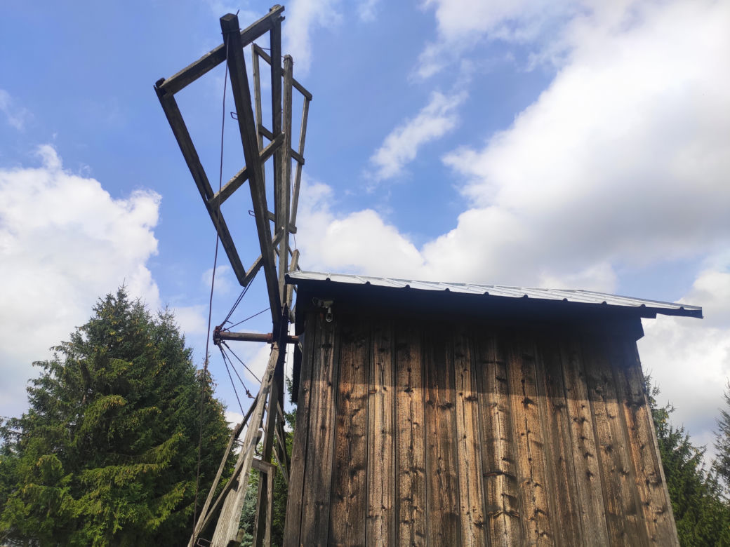 Różanka. Wieża widokowa i zabytkowy wiatrak [GALERIA]  