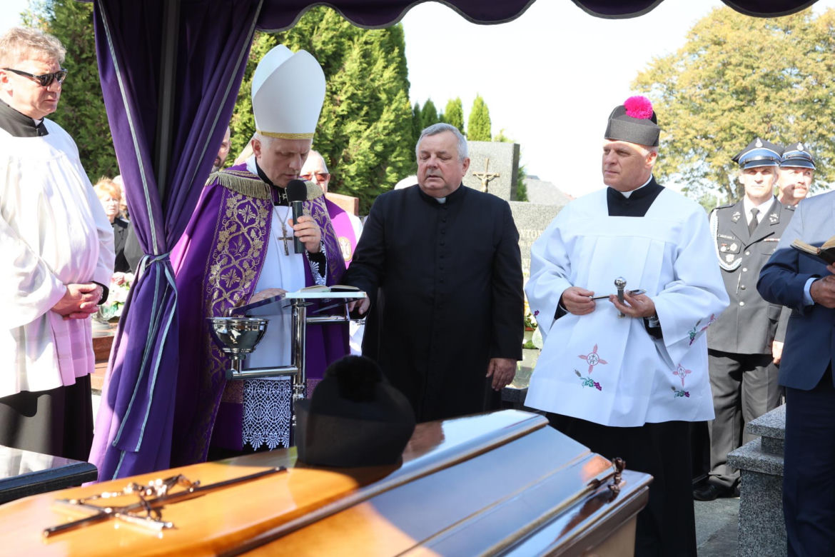 Pogrzeb księdza Stanisława w Grzęsce