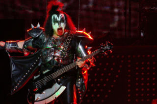 Gene Simmons wiedział, że na scenie jest królem. Tej jednej rzeczy zabroniła mu matka