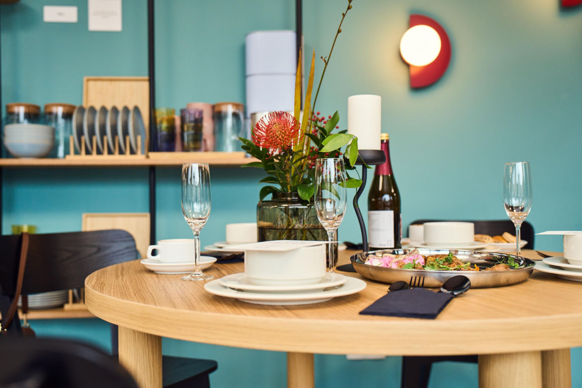 IKEA zaprasza do stołu i jedzenia nowościami i obniżonymi cenami