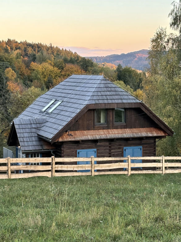 Remont drewnianej chaty w Tropiu (woj. małopolskie)