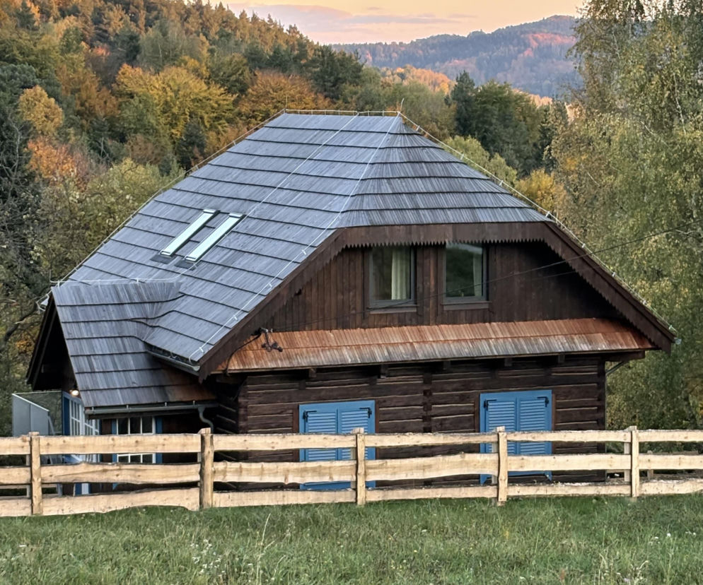 Remont drewnianej chaty w Tropiu (woj. małopolskie)