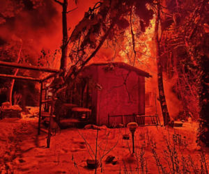 Dramat pod Mińskiem Mazowieckim. Spłonął dom. Rodzina została bez dachu nad głową