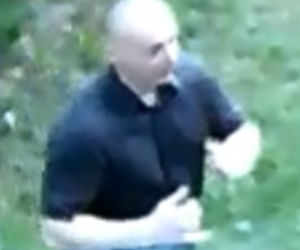 Krakowska policja szuka tego mężczyzny. Wyszedł z tramwaju za 32-latkiem i brutalnie go pobił! [ZDJĘCIA]