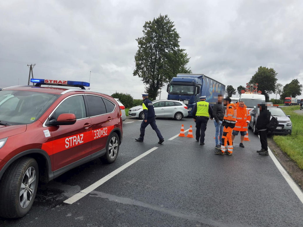 Smiertelny wypadek na trasie Bonin-Koszalin. Trzech nastolatkow z BMW zginelo w zderzeniu z tirem [ZDJECIA]