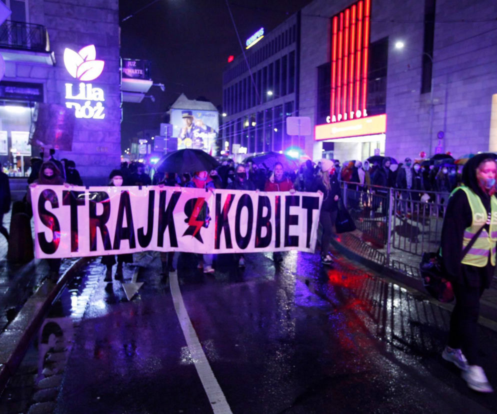 Strajk kobiet we Wrocławiu. Orbraźliwe hasła w trakcie święta. Wypier***ać 