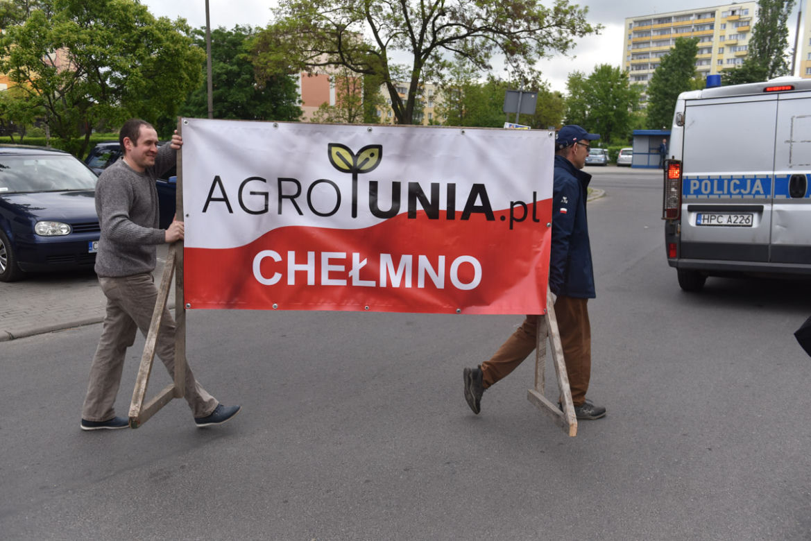 Nietypowy protest Agrounii. Rolnicy rozdawali ziemniaki w Toruniu