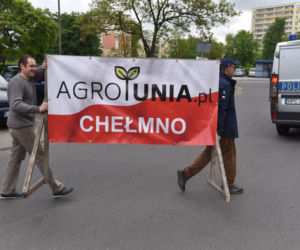 Nietypowy protest Agrounii. Rolnicy rozdawali ziemniaki w Toruniu