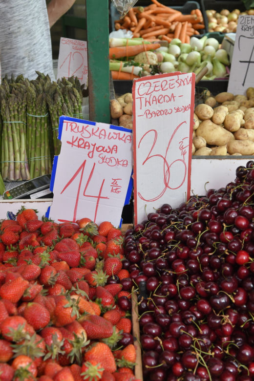 Ceny warzyw i owoców zwalają z nóg! Drożyzna na warszawskich bazarach 