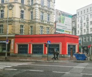 Przemalowana fasada pawilonu przy pl. Zgody