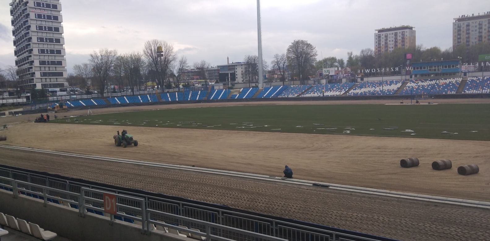 RZESZÓW: Przebudowa Stadionu Miejskiego przy ul. Hetmańskiej na ostatniej prostej 