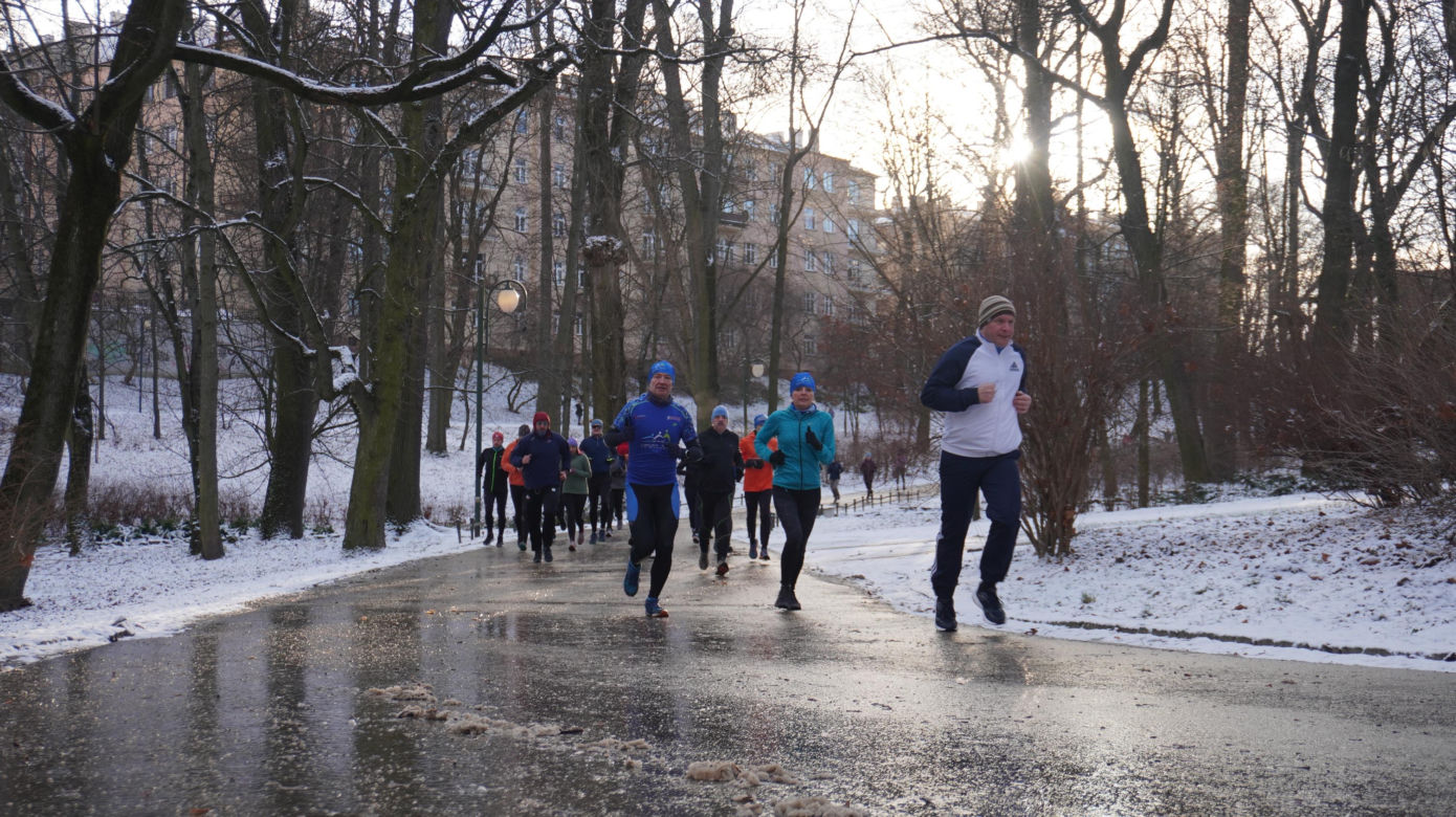 Parkrun w stolicy woj. lubelskiego. Pierwsza sobota 2025 roku na sportowo w Ogrodzie Saskim w Lublinie. Zdjęcia