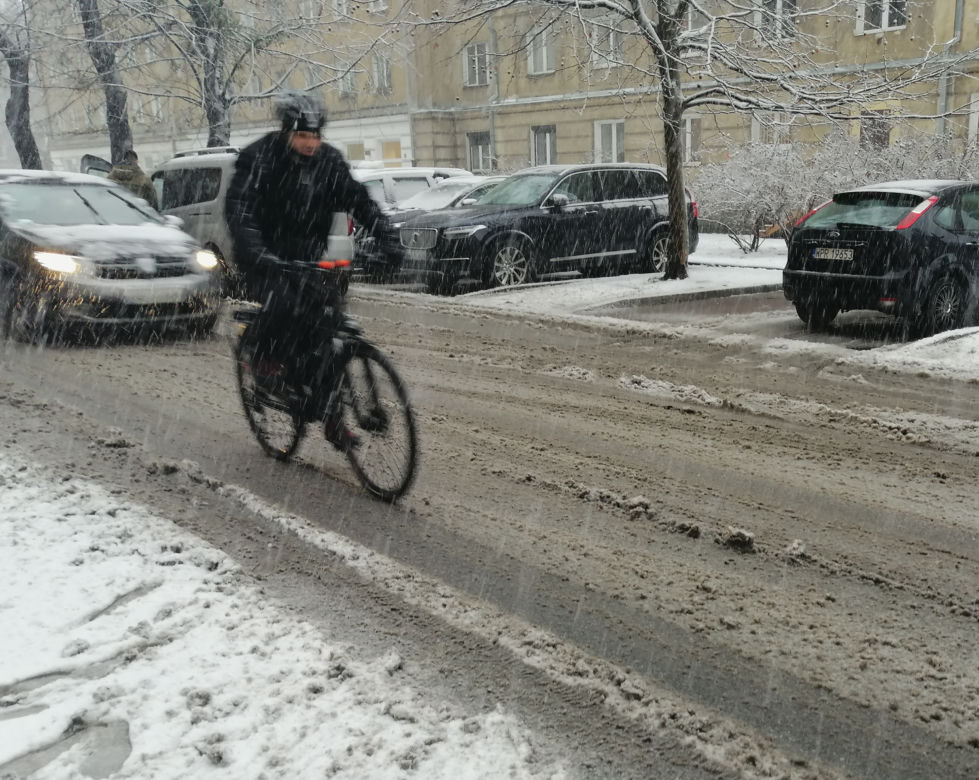 Śnieg zaskoczył Warszawę