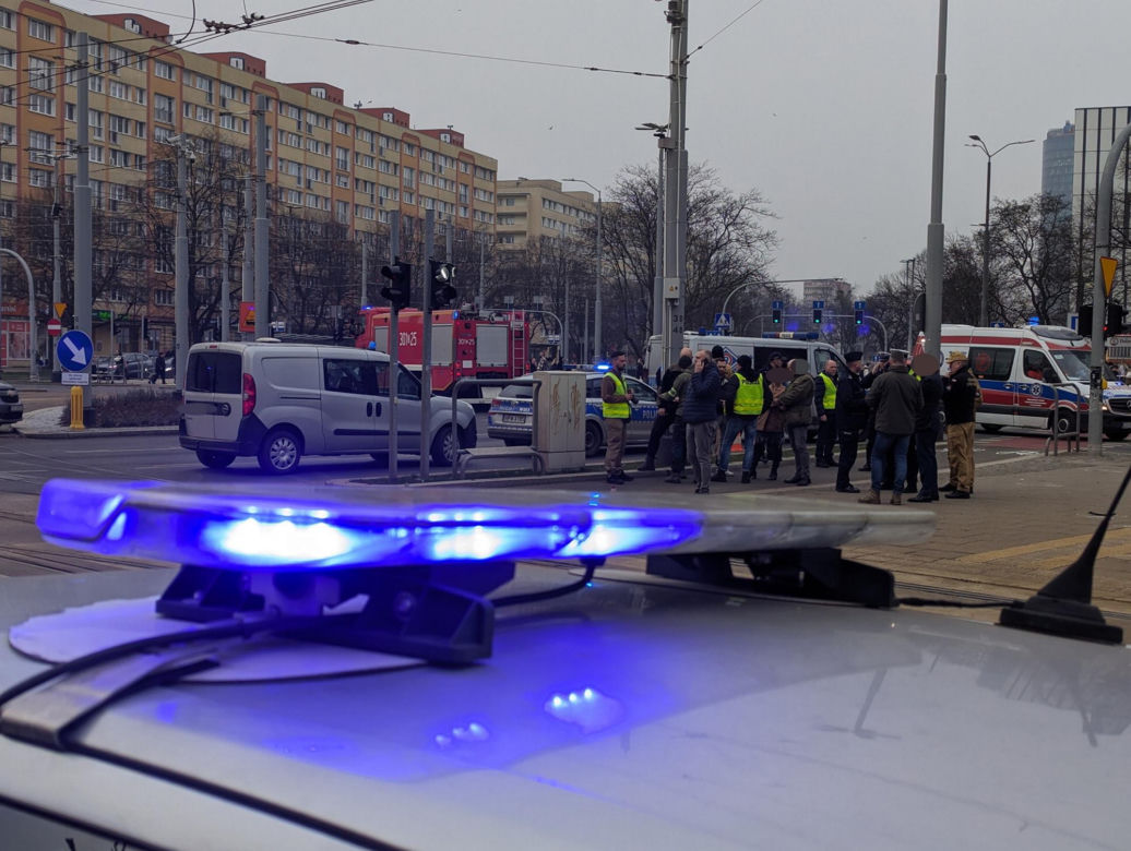 W Szczecinie kierowca rozpędzonym samochodem wpadł w pieszych
