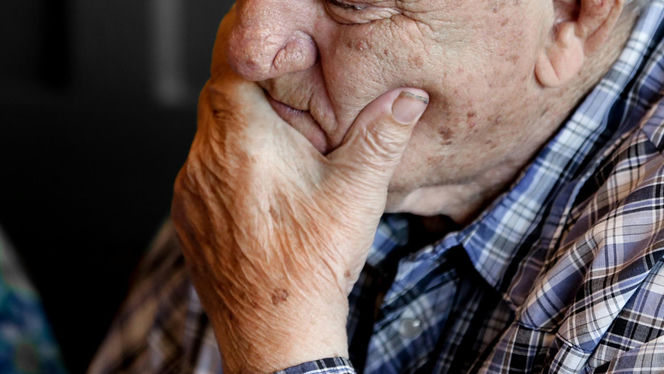 Pracownicy opieki społecznej / opiekunowie seniorów