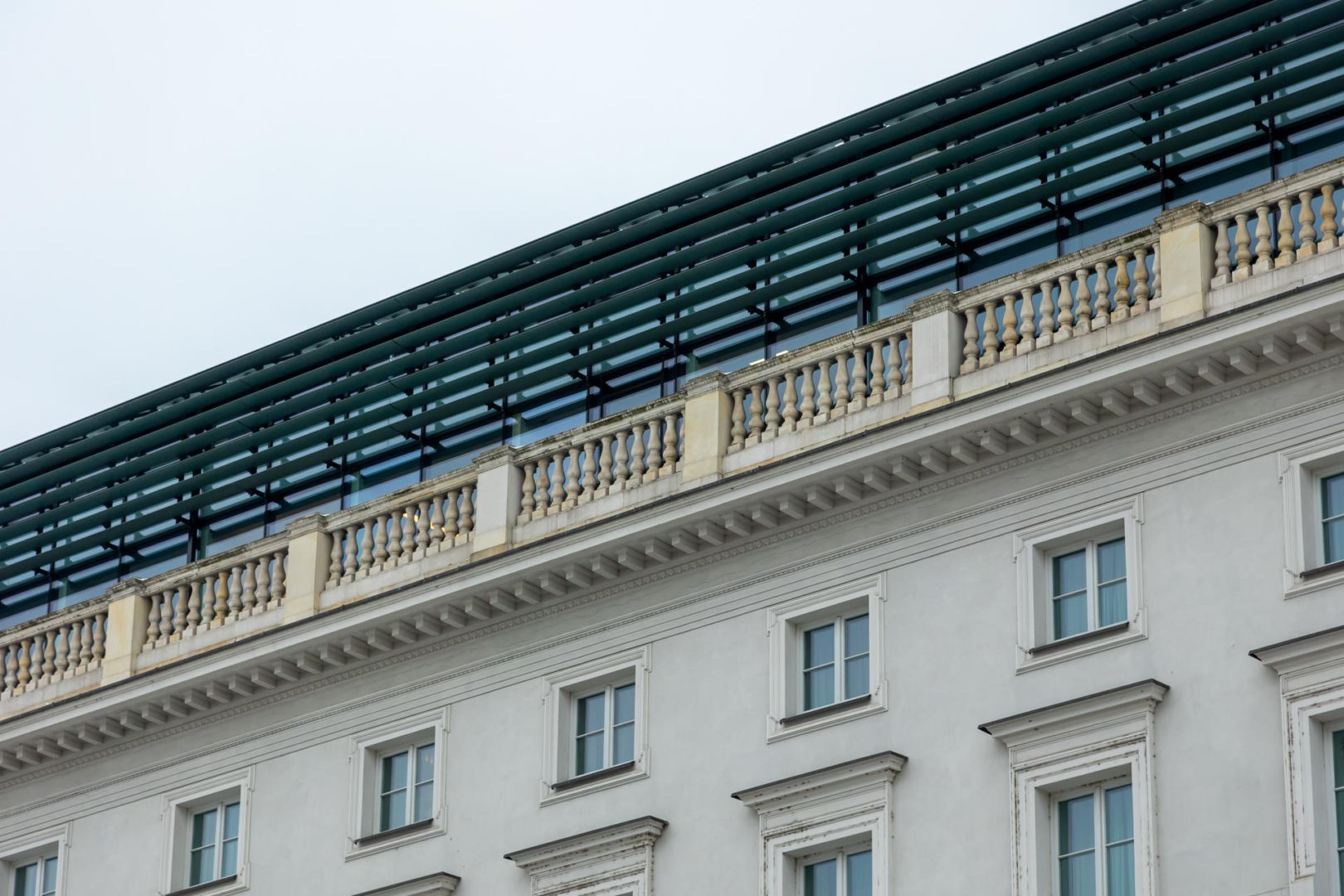 Hotel Europejski działa obecnie pod nazwą Raffles Europejski Warsaw
