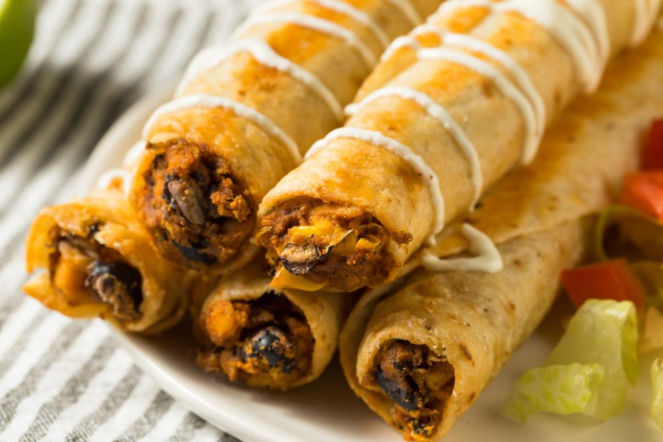 Pieczone taquitos po kubańsku. Przepis, który pokochasz od pierwszego kęsa