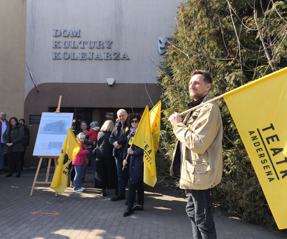 Wykonawca otrzymał już klucze do Domu Kolejarza. W tym roku głównie prace ziemne