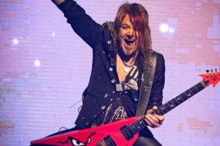Ojciec chrzestny power metalu zapowiedział solowy album. Kai Hansen (Helloween) przedstawia Born With a Hammer