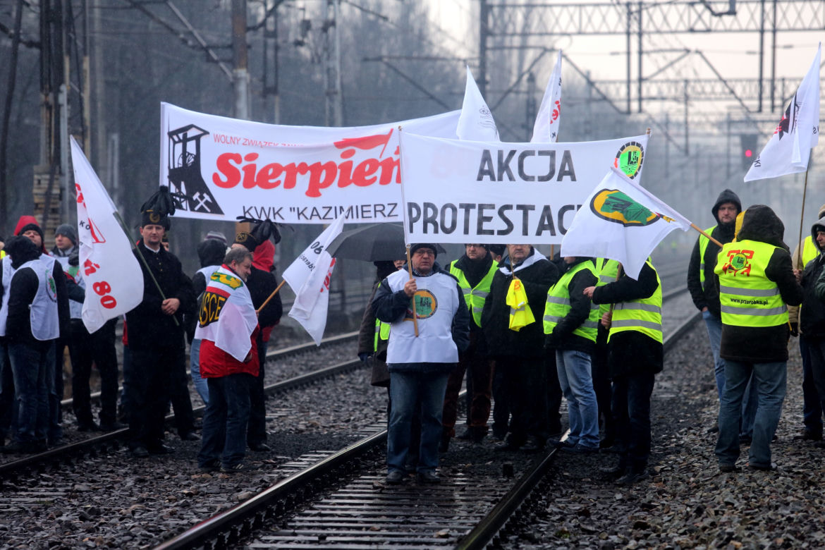 Ocal górników, zwolnij urzędasów.
