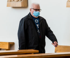 Lech Wałęsa zdjął maseczkę w kościele [ZOBACZ ZDJĘCIA]