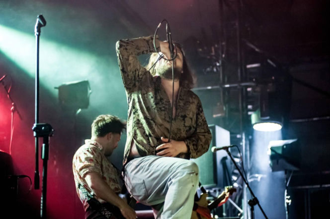 Skrupulatnie wyreżyserowany groteskowy spektakl okraszony nutą surrealizmu – Avatar zawładną Warszawą [RELACJA]