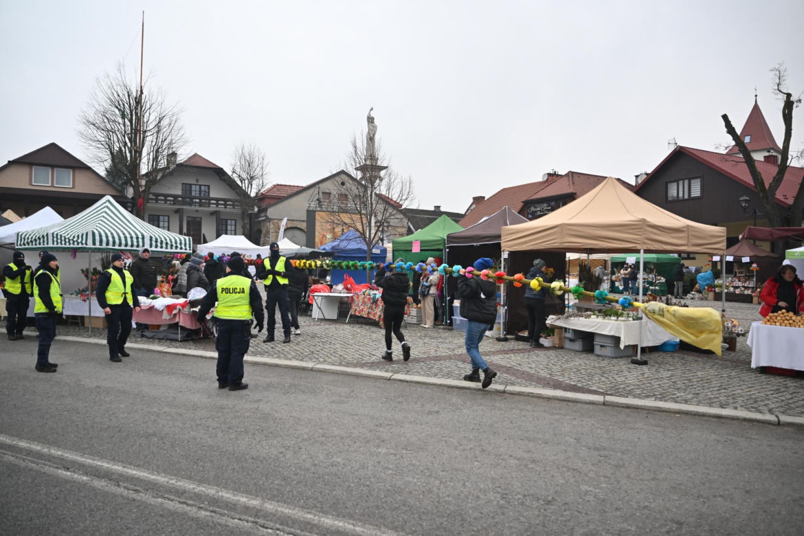 35 metrów i 80 centymetrów liczy palma, która zwyciężyła tegoroczny konkurs palm w Lipnicy Murowanej