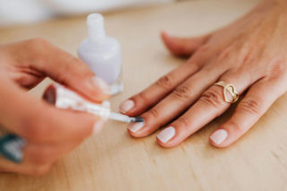 Modne paznokcie na 2026 rok. Kobiety oszalały na punkcie tego wyjątkowego odcienia