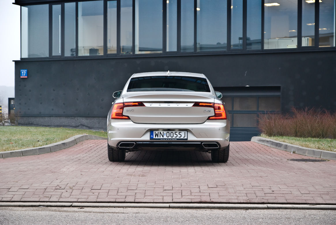 Volvo S90 D4