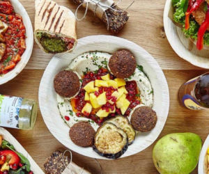 Pyszny, chrupiący i... idealny na lato. Zobacz, gdzie zjeść najlepszy falafel w Warszawie! [RANKING]