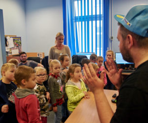 Recytowali i śpiewali. Dzieci z gminy Uchanie odwiedziły Radio ESKA Lublin