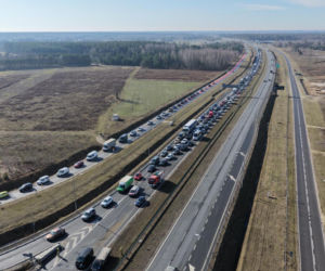Groźny wypadek na S7. Sześć aut rozbitych, śmigłowiec LPR w akcji