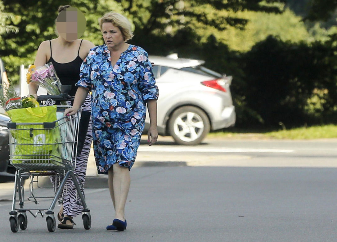 Katarzyna Bosacka sprząta po mężu senatorze 